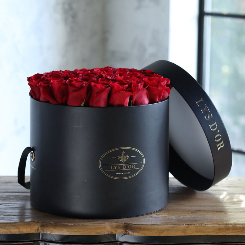 50 красных роз в большой черной коробке LYSD'OR